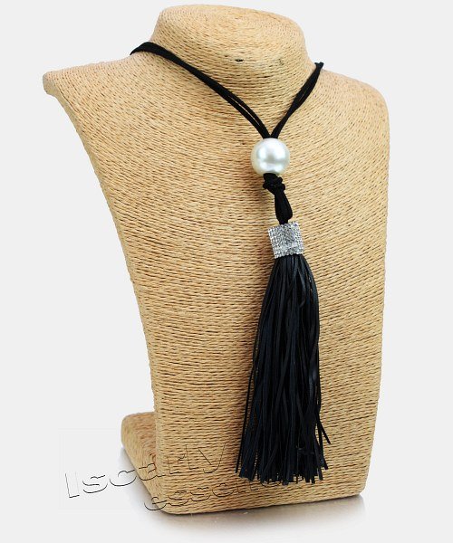 Collar tassel