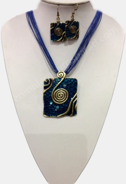 Collar con pendientes a juego