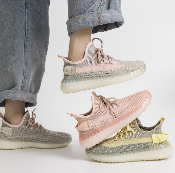 (imagen de) Zapatilla baja con franja lateral y suela texturada