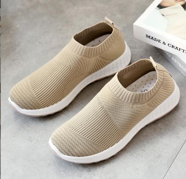 (imagen de) Zapatilla slip‑on de punto beige con suela blanca