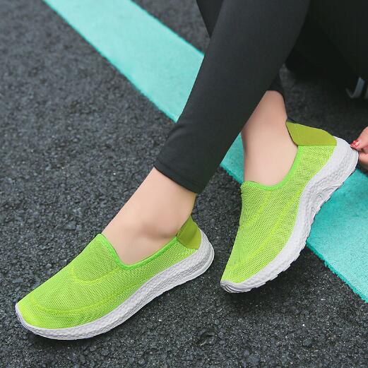 Zapatilla slip-on malla verde neón con suela blanca texturizada (imagen de) Zapatilla slip-on malla verde neón con suela blanca texturizada