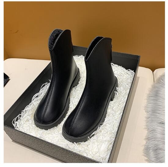 (imagen de) Botín urbano con cremallera trasera y suela dentada