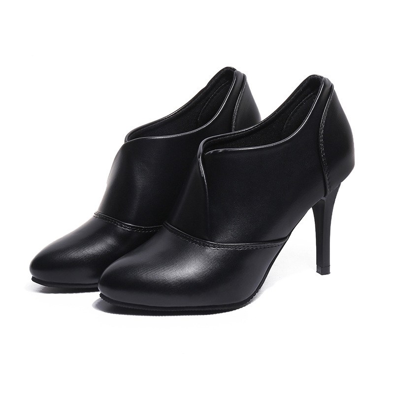 (imagen de) Botín salón de tacón fino con escote en V