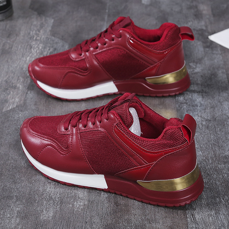 (imagen de) Zapatilla baja con paneles de malla y detalle metalizado