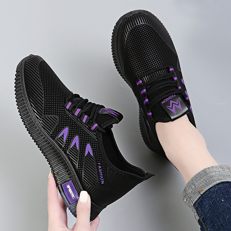 Low-top sporty sneaker with contrasting…