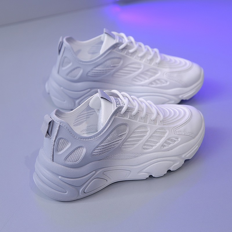 (imagen de) Zapatilla deportiva chunky con paneles de rejilla y acabado liso