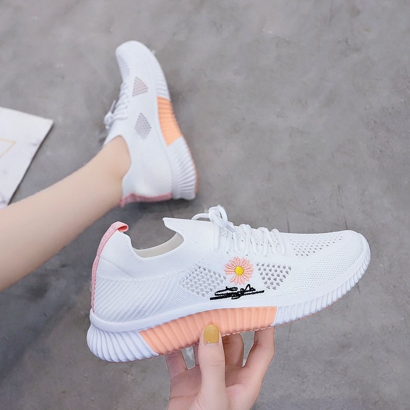(imagen de) Zapatilla deportiva con bordado de margarita y suela acanalada