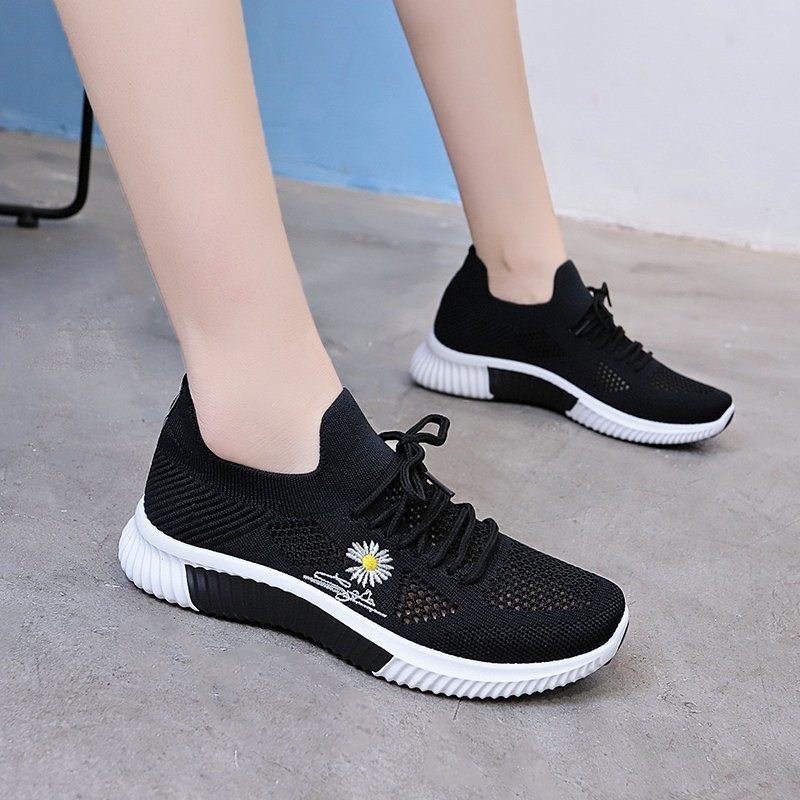 (imagen de) Zapatilla deportiva con bordado de margarita y suela acanalada