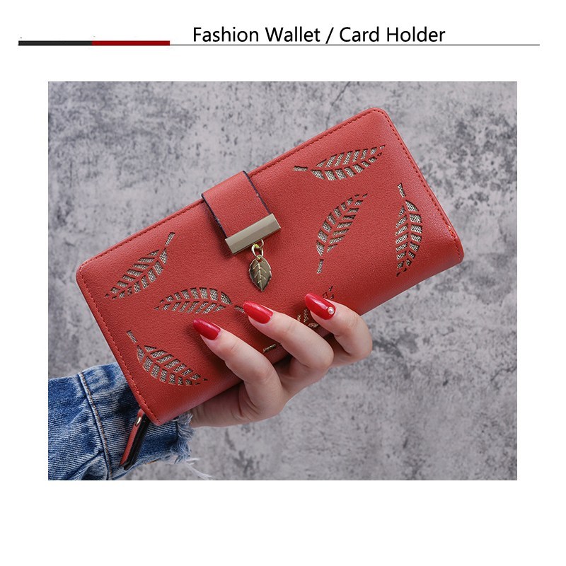 (imagen de) Cartera continental troquelada con dije - PU