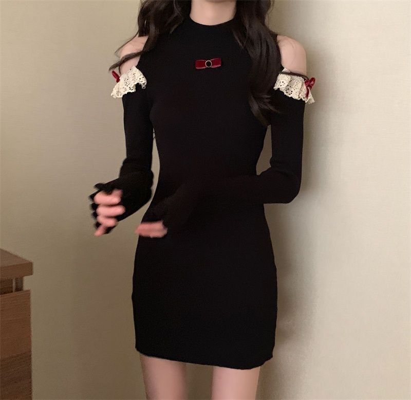 (imagen de) Vestido de punto Cuello alto corte ajustado con hombros descubiertos y encaje