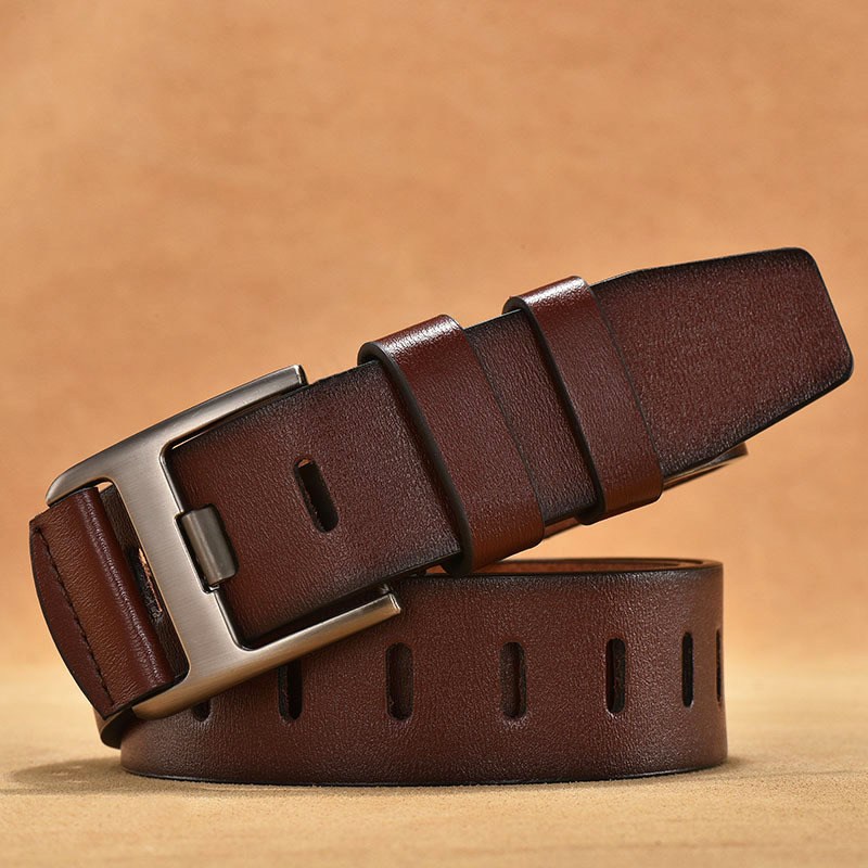 (imagen de) Cinturón liso con ojales alargados y hebilla metálica