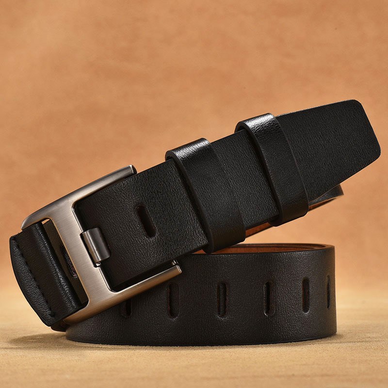 (imagen de) Cinturón liso con ojales alargados y hebilla metálica