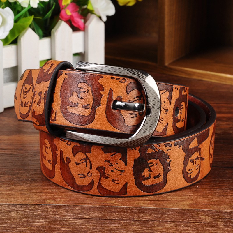 (imagen de) Cinturón con estampado de caras y hebilla metálica