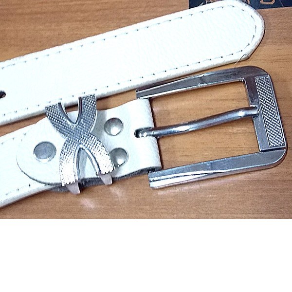 (image for) White belt with metal buckle and 'X' accent