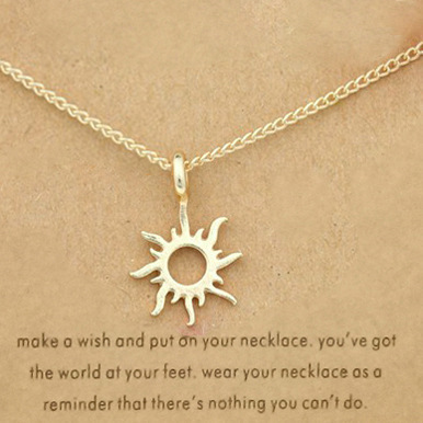 (imagen de) Collar sol estilizado tono dorado