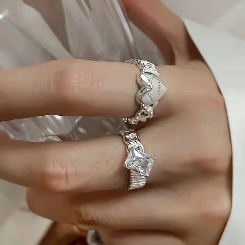 Set de anillos con corazón y piedra en tono plateado (imagen de) Set de anillos con corazón y piedra en tono plateado
