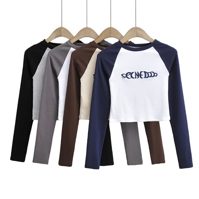 (imagen de) BLUSA DE MANGA LARGA raglán entallada con contraste y logo central