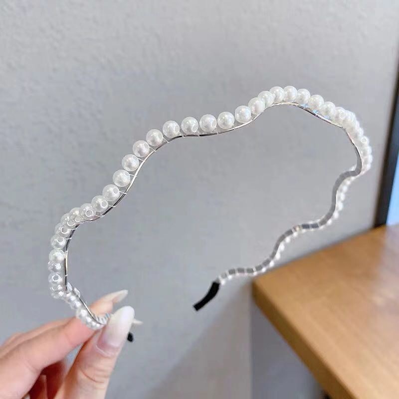 Wavy pearl headband with metal frame (image for) Wavy pearl headband with metal frame