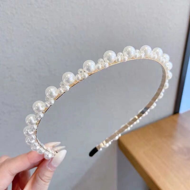 (imagen de) Diadema fina con perlas y banda metálica
