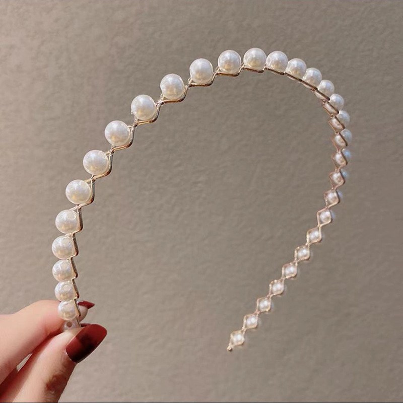 (imagen de) Diadema metálica fina con perlas
