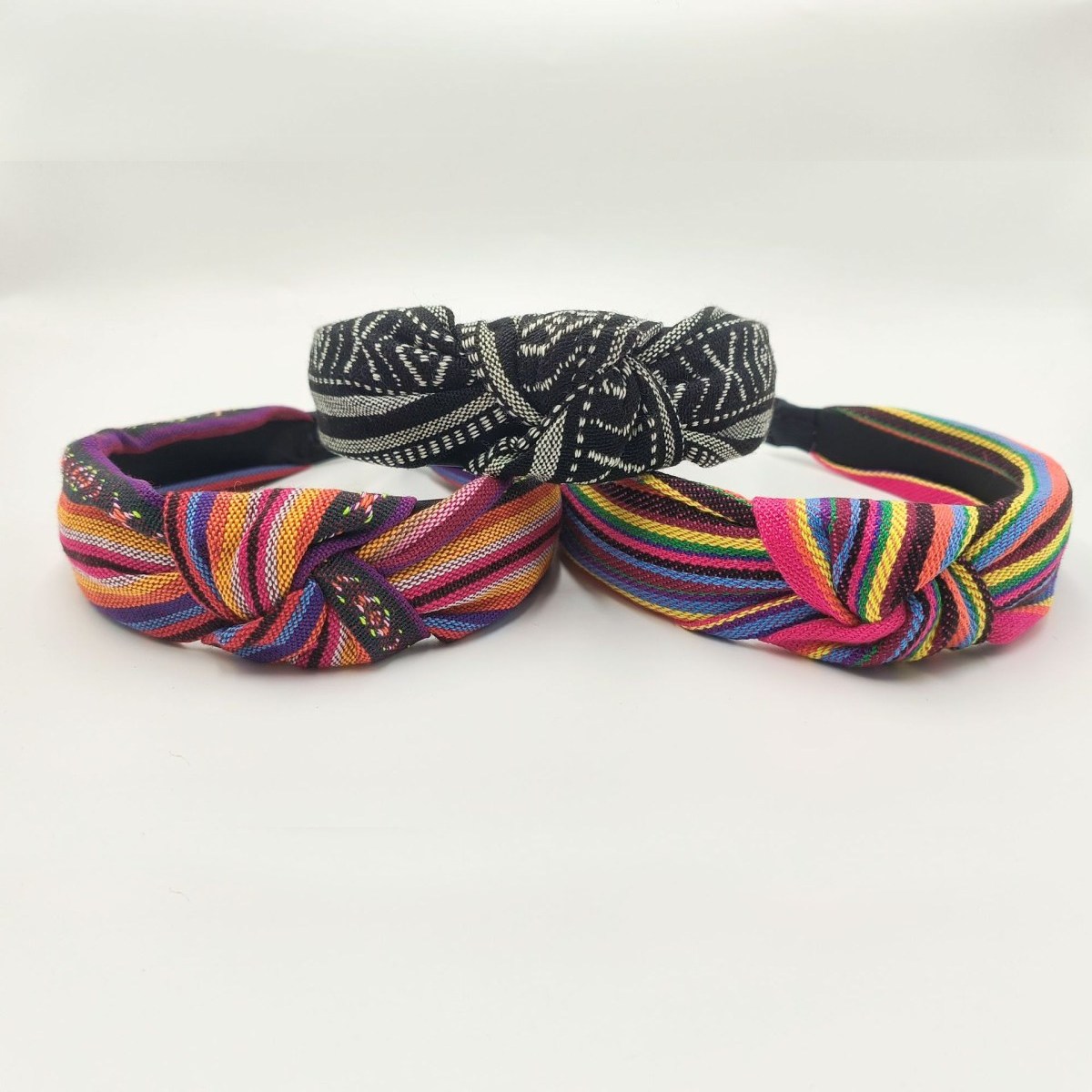 Diadema acolchada con nudo y tejido est…