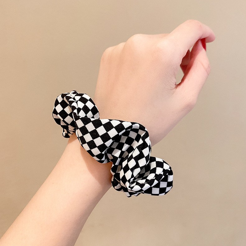 (imagen de) Scrunchie fruncido con estampado cuadriculado