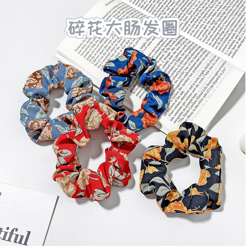 Coletero tipo scrunchie con estampado floral (imagen de) Coletero tipo scrunchie con estampado floral