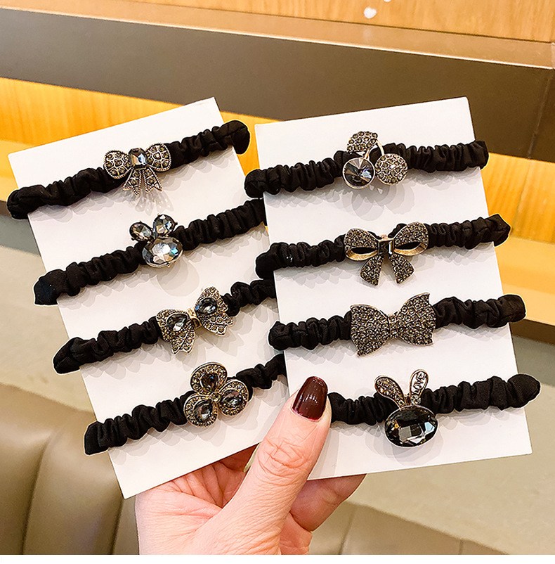 Coletero scrunchie negro con charms brillantes (imagen de) Coletero scrunchie negro con charms brillantes