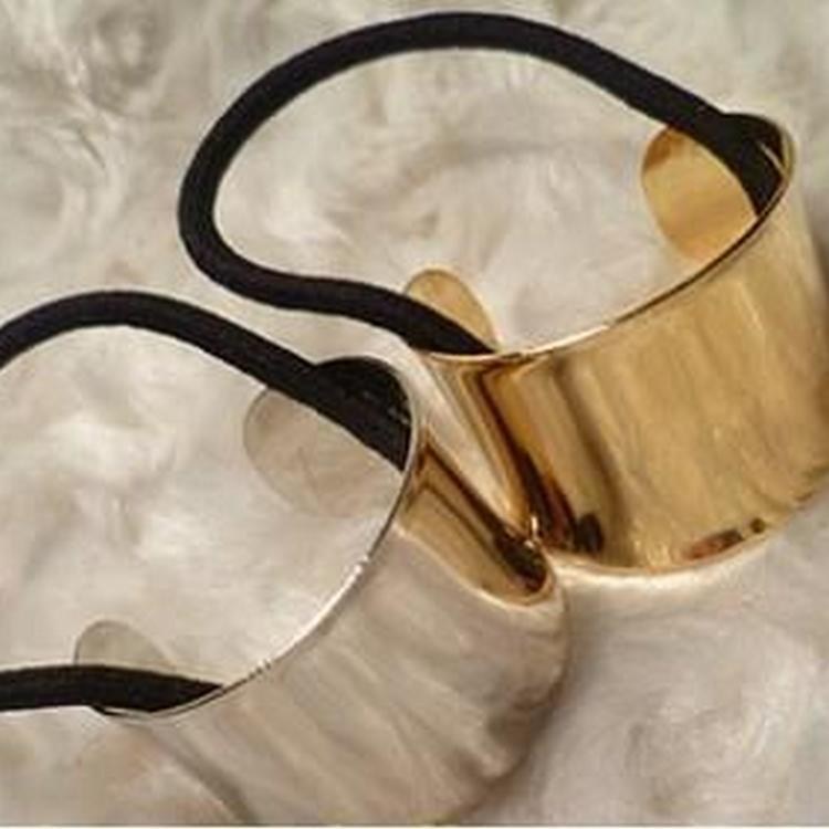 Goma elástica con placa metálica curvada (imagen de) Goma elástica con placa metálica curvada