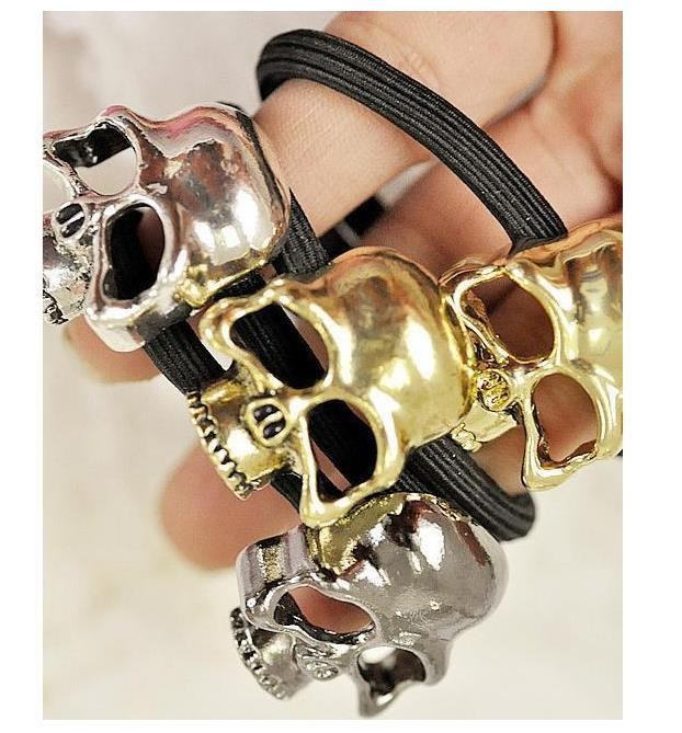 Goma elástica con colgante calavera metalizado (imagen de) Goma elástica con colgante calavera metalizado