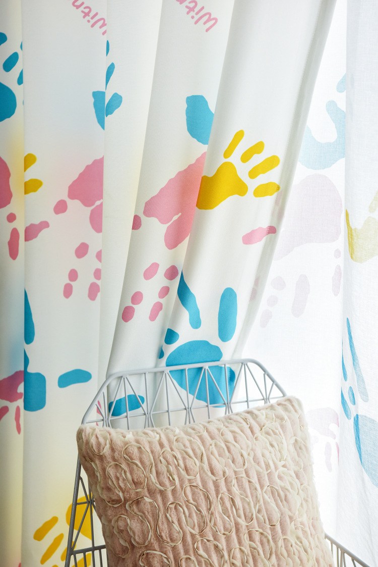 (image for) Handprint-pattern curtain with sheer panel