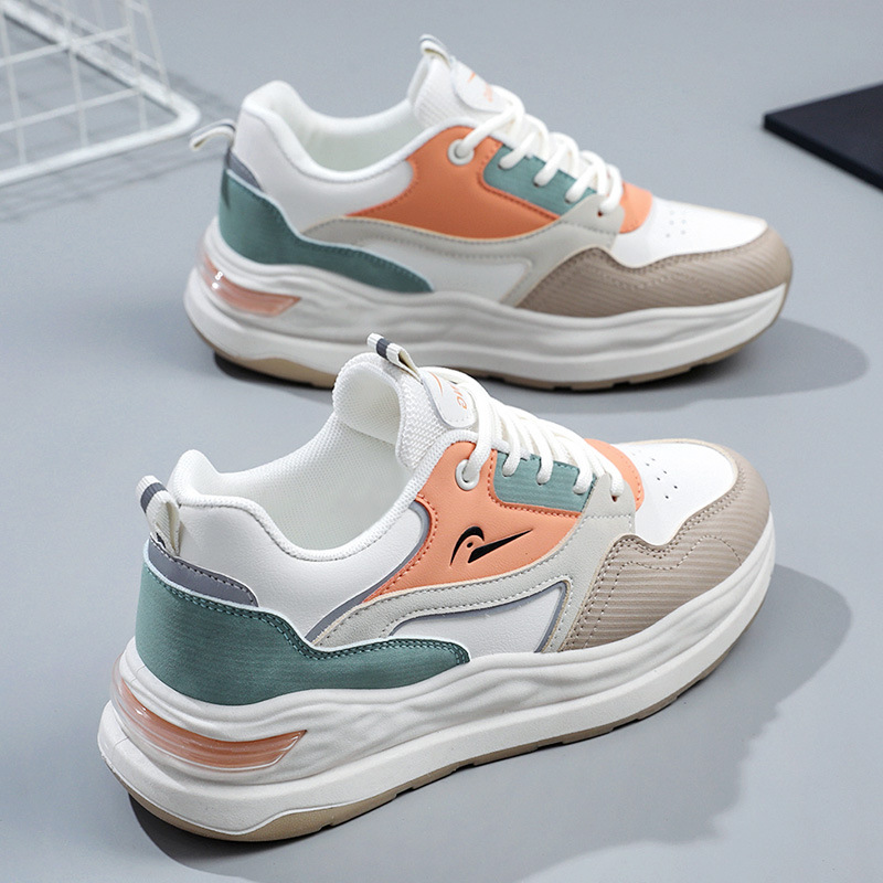 (imagen de) Zapatilla deportiva chunky con suela plataforma y acabado en capas