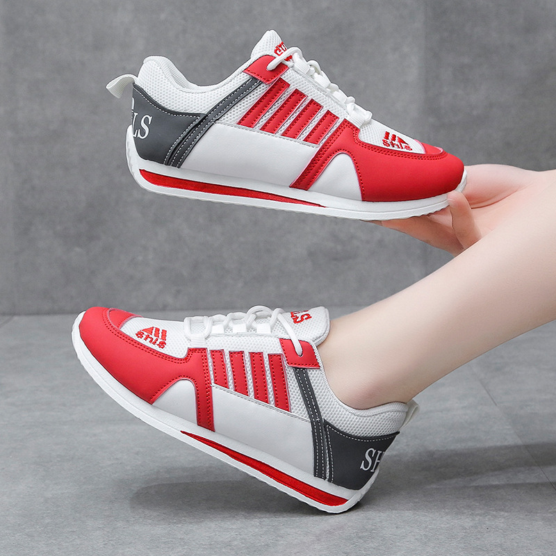 Low-top sports sneaker with contrasting side stripes (image for) Low-top sports sneaker with contrasting side stripes