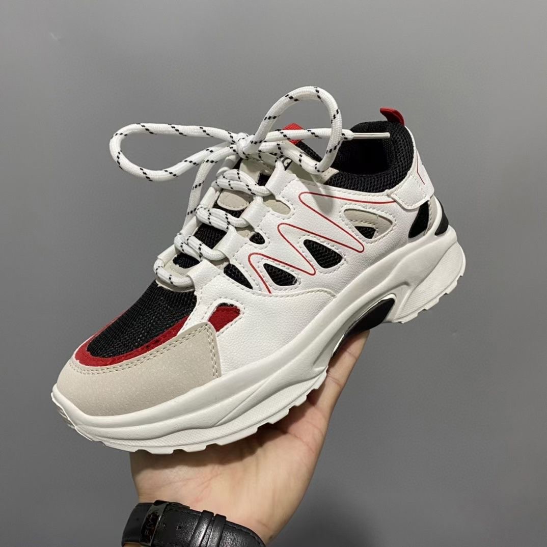 Zapatilla deportiva chunky con paneles contrastados y cordones jaspeados (imagen de) Zapatilla deportiva chunky con paneles contrastados y cordones jaspeados
