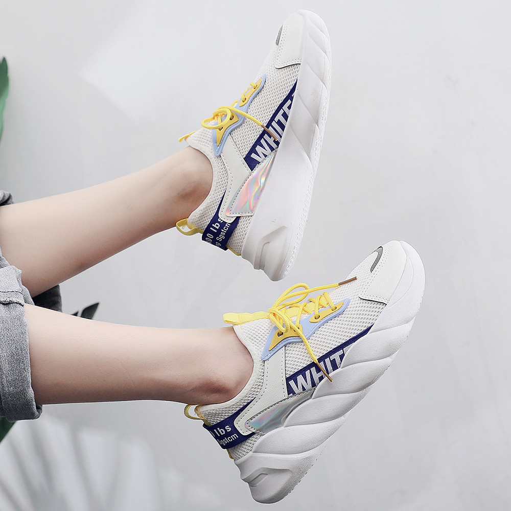 (imagen de) Zapatilla chunky con suela plataforma y detalle iridiscente
