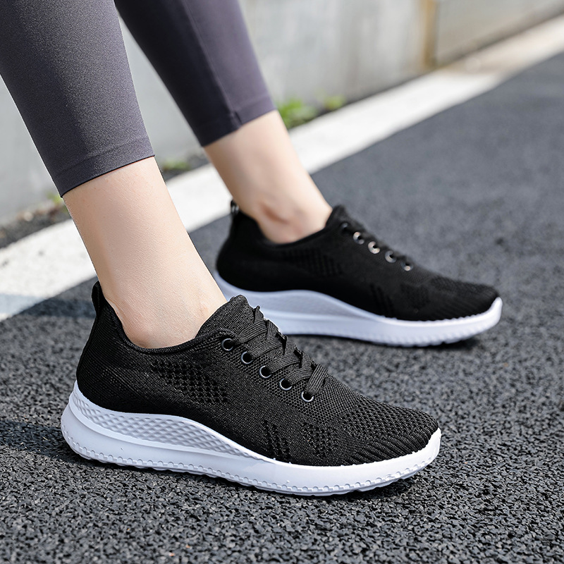 (imagen de) Zapatilla de punto con suela blanca texturizada