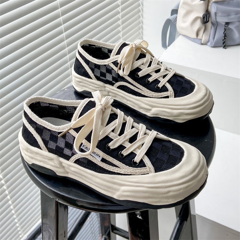 (imagen de) Zapatilla baja con motivo cuadriculado y suela gruesa moldeada