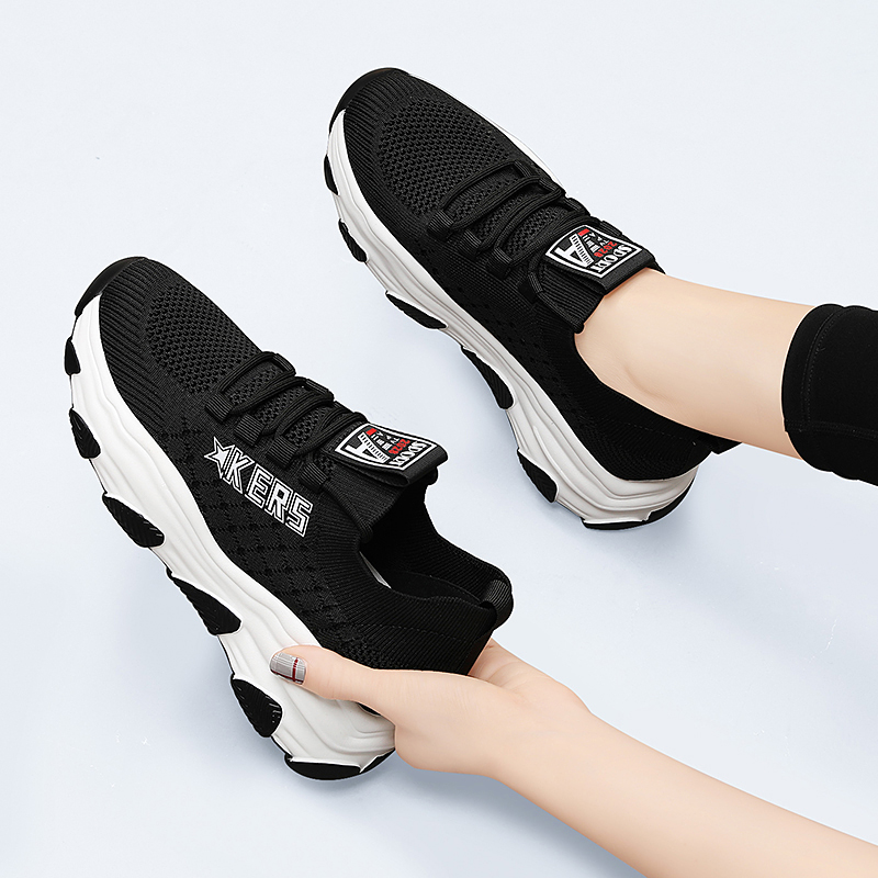 (imagen de) Zapatilla deportiva de knit con suela chunky y acabado gum