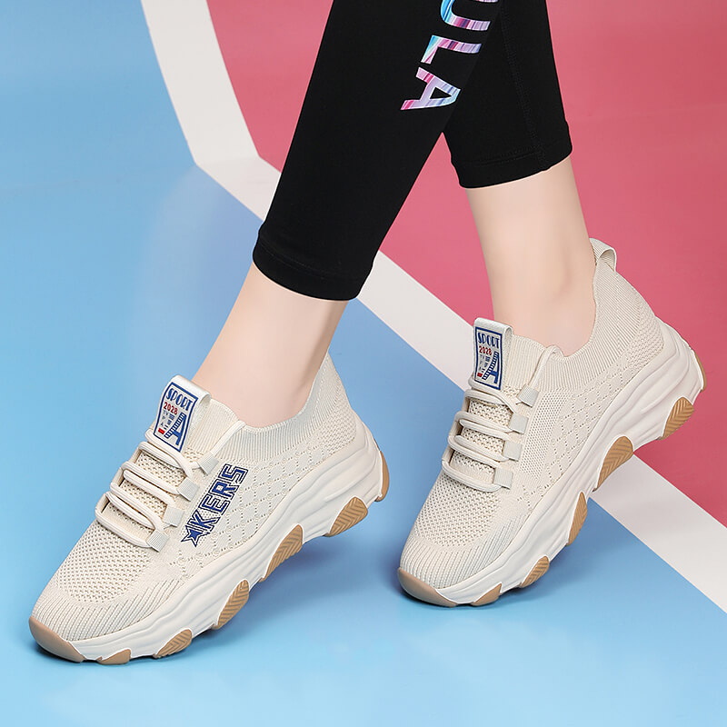 (imagen de) Zapatilla deportiva de knit con suela chunky y acabado gum