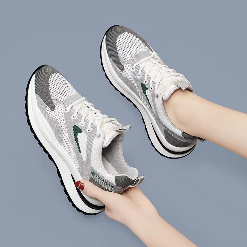 Zapatilla runner con suela plataforma y tejido calado (imagen de) Zapatilla runner con suela plataforma y tejido calado