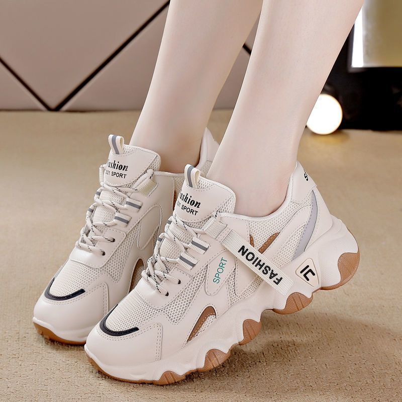 Zapatilla deportiva chunky con suela dentada y detalle de malla (imagen de) Zapatilla deportiva chunky con suela dentada y detalle de malla