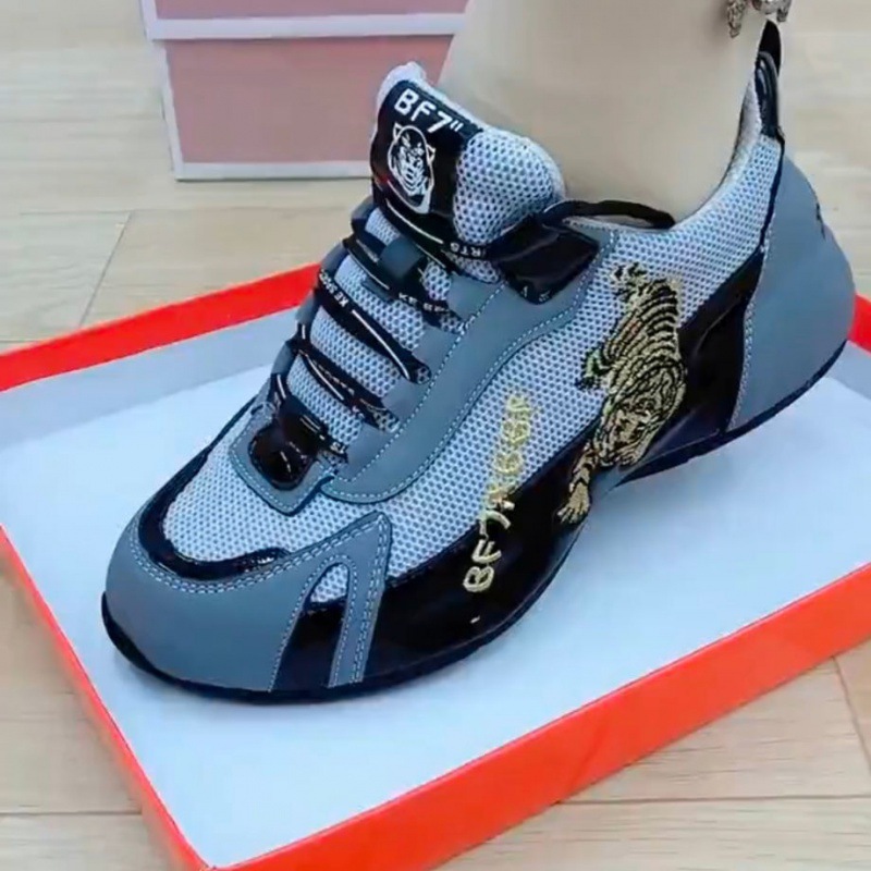 Zapatilla deportiva con bordado de tigre y detalles brillo (imagen de) Zapatilla deportiva con bordado de tigre y detalles brillo