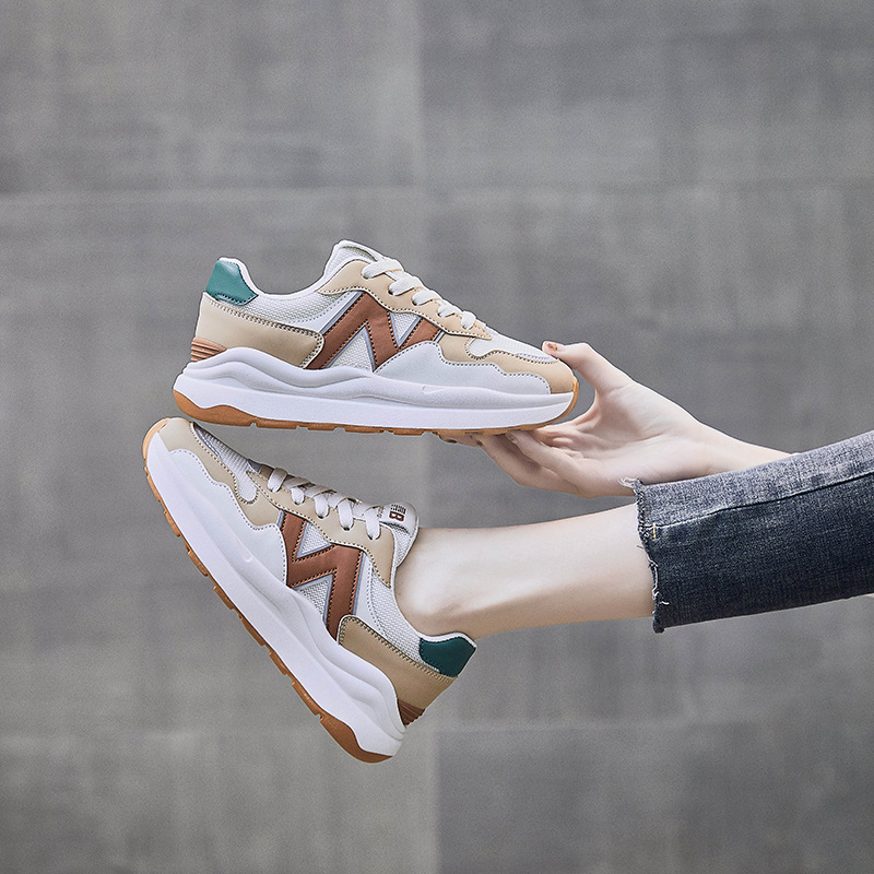 Chunky sneaker with side logo and platform sole (image for) Chunky sneaker with side logo and platform sole
