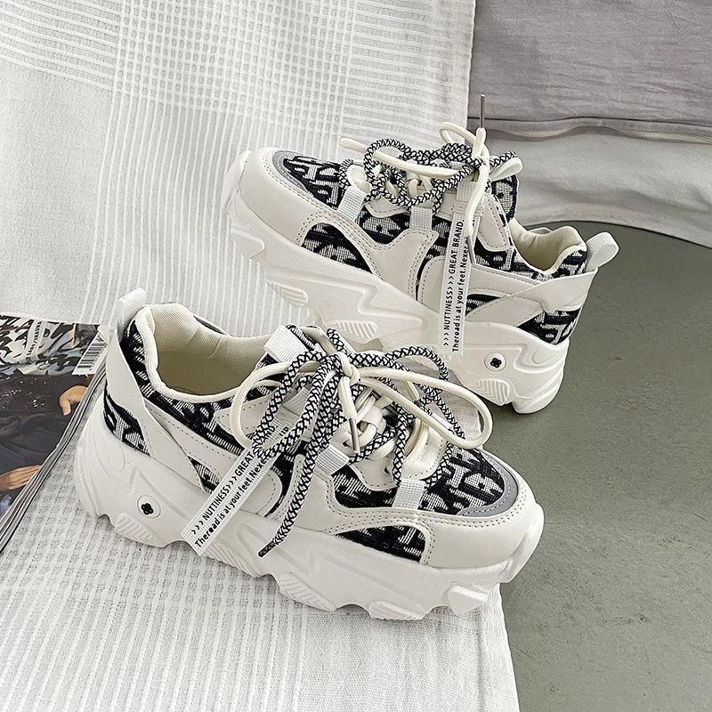 (imagen de) Zapatilla chunky con paneles de motivo gráfico y suela plataforma