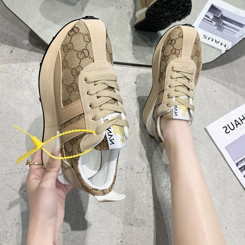 (imagen de) Zapatilla deportiva con estampado monograma y suela plataforma