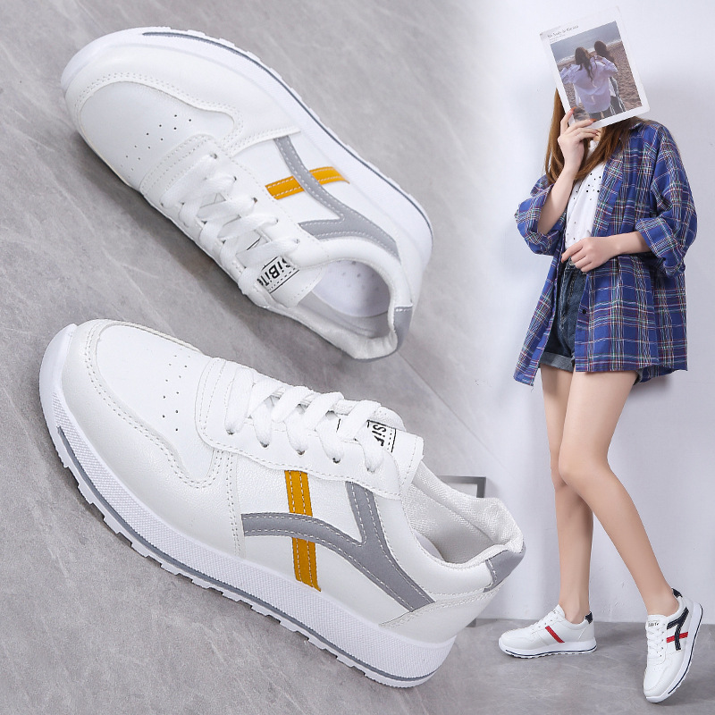 (imagen de) Zapatilla deportiva baja con franja lateral y acabado liso