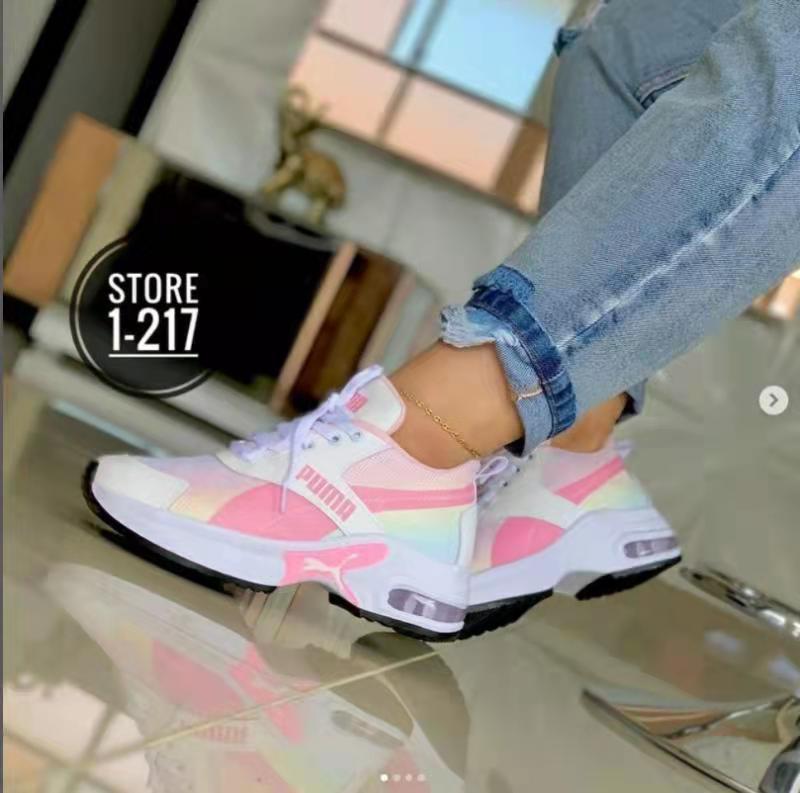 (image for) Chunky sneaker with visible air cushion