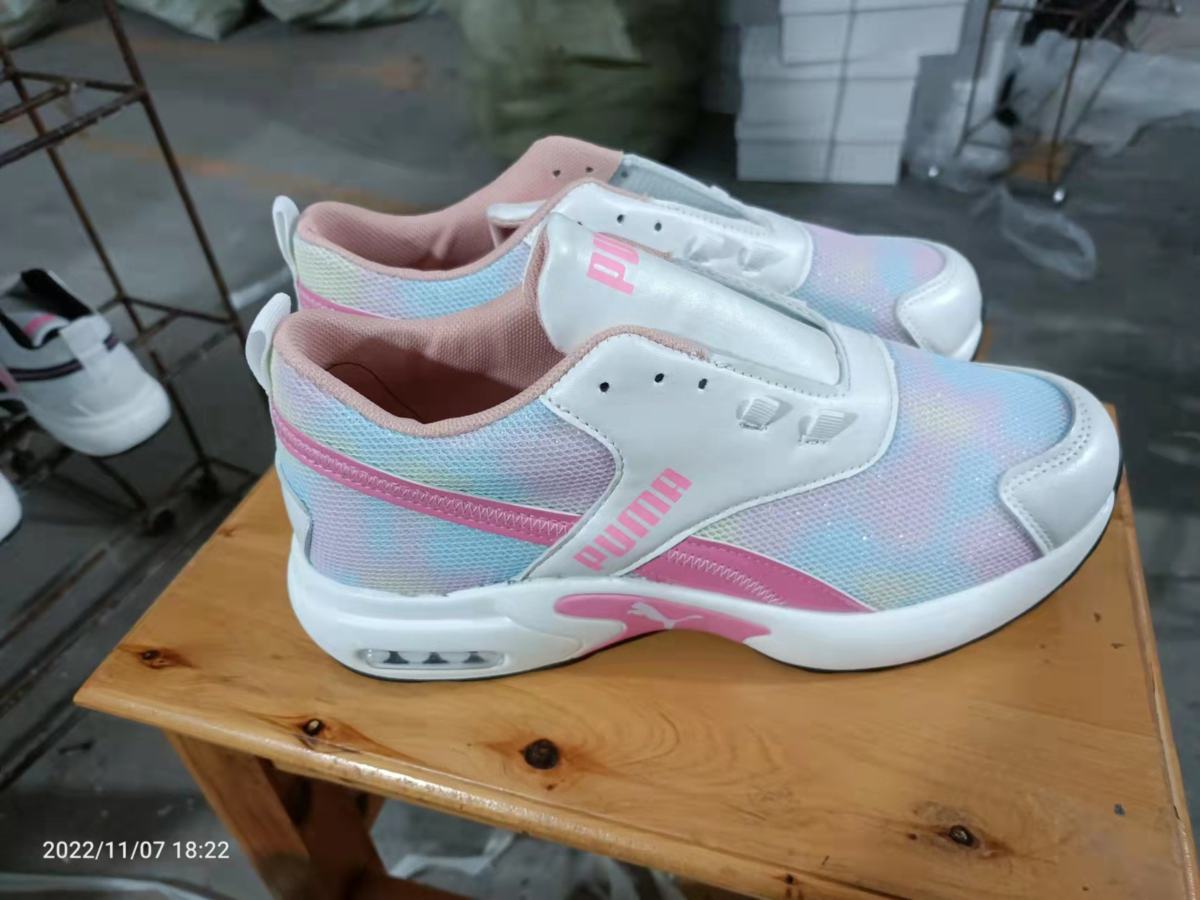 (image for) Chunky sneaker with visible air cushion
