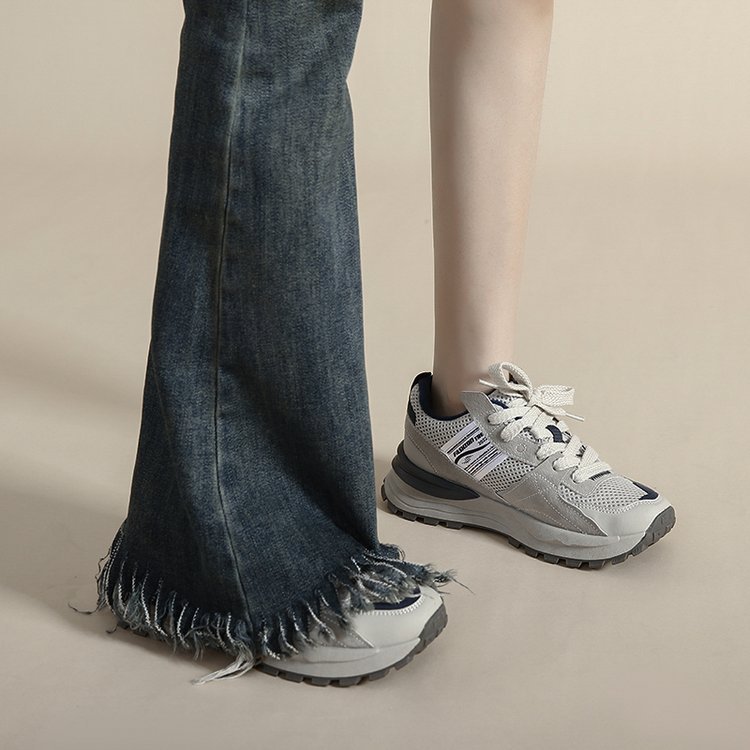 (imagen de) Zapatilla chunky con suela track, malla y ante