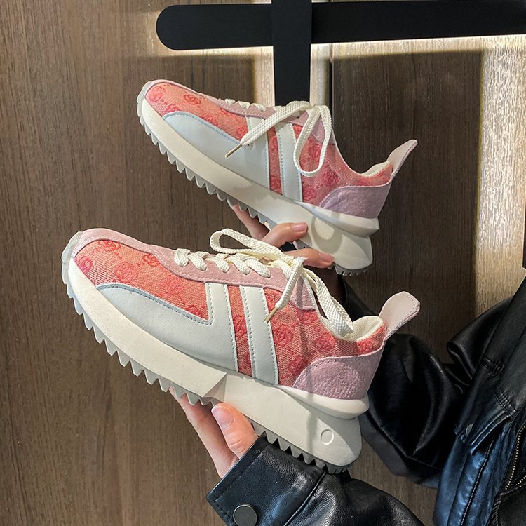 (imagen de) Zapatilla runner con suela dentada y tejido con motivo